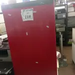 LOTE 218 - 01 FRIGOBAR MARCA CONSUL NA COR VERMELHA 220V (NO ESTADO) ATENÇÃO! FAZER A VISITAÇÃO ANTES DE ARREMATAR, NÃO SABEMOS SE FUNCIONA. LEILÃO NÃO TEM GARANTIA E NEM DEVOLUÇÃO, SUJEITO A POSSÍVEIS AVARIAS VISÍVEIS/OCULTAS E/OU AUSÊNCIA DE COMPONENTES.