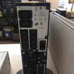 LOTE 203 - 01 NOBREAK MARCA APC MOD: SMART -UPS 3000(NO ESTADO) ATENÇÃO! FAZER A VISITAÇÃO ANTES DE ARREMATAR, NÃO SABEMOS SE FUNCIONA. LEILÃO NÃO TEM GARANTIA E NEM DEVOLUÇÃO, SUJEITO A POSSÍVEIS AVARIAS VISÍVEIS/OCULTAS E/OU AUSÊNCIA DE COMPONENTES.
