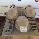 LOTE 342 - 03 LUMINÁRIAS PARA POSTE (NO ESTADO) ATENÇÃO! FAZER A VISITAÇÃO ANTES DE ARREMATAR, NÃO SABEMOS SE FUNCIONA. LEILÃO NÃO TEM GARANTIA E NEM DEVOLUÇÃO, SUJEITO A POSSÍVEIS AVARIAS VISÍVEIS/OCULTAS E/OU AUSÊNCIA DE COMPONENTES.