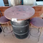 LOTE 398 - 01 MESA DE TAMBOR E 02 BANQUETAS BASE EM FERRO (NO ESTADO) ATENÇÃO! FAZER A VISITAÇÃO ANTES DE ARREMATAR, NÃO SABEMOS SE FUNCIONA. LEILÃO NÃO TEM GARANTIA E NEM DEVOLUÇÃO, SUJEITO A POSSÍVEIS AVARIAS VISÍVEIS/OCULTAS E/OU AUSÊNCIA DE COMPONENTES.