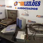 LOTE 296 - 01 TOCA DISCO ,01 APARELHO DE DVD , 01SOM PARA CARRO ,01SOM COM 02 CAIXAS E CABOS (NO ESTADO) ATENÇÃO! FAZER A VISITAÇÃO ANTES DE ARREMATAR, NÃO SABEMOS SE FUNCIONA. LEILÃO NÃO TEM GARANTIA E NEM DEVOLUÇÃO, SUJEITO A POSSÍVEIS AVARIAS VISÍVEIS/OCULTAS E/OU AUSÊNCIA DE COMPONENTES.