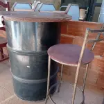 LOTE 400 - 01 MESA DE TAMBOR E 01 BANQUETAS BASE EM FERRO (NO ESTADO) ATENÇÃO! FAZER A VISITAÇÃO ANTES DE ARREMATAR, NÃO SABEMOS SE FUNCIONA. LEILÃO NÃO TEM GARANTIA E NEM DEVOLUÇÃO, SUJEITO A POSSÍVEIS AVARIAS VISÍVEIS/OCULTAS E/OU AUSÊNCIA DE COMPONENTES.
