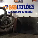 LOTE 151 - 01 ASPIRADOR DE PÓ ELETROLUX E MALETA DE COURO (NO ESTADO) ATENÇÃO! FAZER A VISITAÇÃO ANTES DE ARREMATAR, NÃO SABEMOS SE FUNCIONA. LEILÃO NÃO TEM GARANTIA E NEM DEVOLUÇÃO, SUJEITO A POSSÍVEIS AVARIAS VISÍVEIS/OCULTAS E/OU AUSÊNCIA DE COMPONENTES.