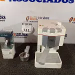 LOTE 341 - 01 CAFETEIRA EXPRESSO E 01 RELÓGIO FITBIT (NO ESTADO) ATENÇÃO! FAZER A VISITAÇÃO ANTES DE ARREMATAR, NÃO SABEMOS SE FUNCIONA. LEILÃO NÃO TEM GARANTIA E NEM DEVOLUÇÃO, SUJEITO A POSSÍVEIS AVARIAS VISÍVEIS/OCULTAS E/OU AUSÊNCIA DE COMPONENTES.