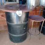 LOTE 400 - 01 MESA DE TAMBOR E 01 BANQUETAS BASE EM FERRO (NO ESTADO) ATENÇÃO! FAZER A VISITAÇÃO ANTES DE ARREMATAR, NÃO SABEMOS SE FUNCIONA. LEILÃO NÃO TEM GARANTIA E NEM DEVOLUÇÃO, SUJEITO A POSSÍVEIS AVARIAS VISÍVEIS/OCULTAS E/OU AUSÊNCIA DE COMPONENTES.