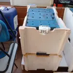 LOTE 325 - 02 CAIXAS COM GELO REUTILIZÁVEL (NO ESTADO) ATENÇÃO! FAZER A VISITAÇÃO ANTES DE ARREMATAR, NÃO SABEMOS SE FUNCIONA. LEILÃO NÃO TEM GARANTIA E NEM DEVOLUÇÃO, SUJEITO A POSSÍVEIS AVARIAS VISÍVEIS/OCULTAS E/OU AUSÊNCIA DE COMPONENTES.