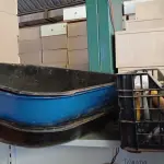 LOTE 253 - 05 CUBAS PARA CARRINHO DE MÃO E CAIXA COM PEÇAS (NO ESTADO) ATENÇÃO! FAZER A VISITAÇÃO ANTES DE ARREMATAR, NÃO SABEMOS SE FUNCIONA. LEILÃO NÃO TEM GARANTIA E NEM DEVOLUÇÃO, SUJEITO A POSSÍVEIS AVARIAS VISÍVEIS/OCULTAS E/OU AUSÊNCIA DE COMPONENTES.