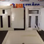 LOTE 132 - 03 QUADROS ELÉTRICOS. (NO ESTADO) ATENÇÃO! FAZER A VISITAÇÃO ANTES DE ARREMATAR, NÃO SABEMOS SE FUNCIONA. LEILÃO NÃO TEM GARANTIA E NEM DEVOLUÇÃO, SUJEITO A POSSÍVEIS AVARIAS VISÍVEIS/OCULTAS E/OU AUSÊNCIA DE COMPONENTES.