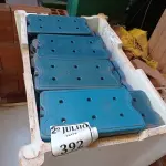 LOTE 323 - 02 CAIXAS COM GELO REUTILIZÁVEL (NO ESTADO) ATENÇÃO! FAZER A VISITAÇÃO ANTES DE ARREMATAR, NÃO SABEMOS SE FUNCIONA. LEILÃO NÃO TEM GARANTIA E NEM DEVOLUÇÃO, SUJEITO A POSSÍVEIS AVARIAS VISÍVEIS/OCULTAS E/OU AUSÊNCIA DE COMPONENTES.