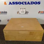 LOTE 122 - 01 TAPE DECK TECHNICS COM CAIXA DE MADEIRA. (NO ESTADO) ATENÇÃO! FAZER A VISITAÇÃO ANTES DE ARREMATAR, NÃO SABEMOS SE FUNCIONA. LEILÃO NÃO TEM GARANTIA E NEM DEVOLUÇÃO, SUJEITO A POSSÍVEIS AVARIAS VISÍVEIS/OCULTAS E/OU AUSÊNCIA DE COMPONENTES.