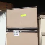 LOTE 411 - 01 GELADEIRA BRASTEMP 220V (NO ESTADO) ATENÇÃO! FAZER A VISITAÇÃO ANTES DE ARREMATAR, NÃO SABEMOS SE FUNCIONA. LEILÃO NÃO TEM GARANTIA E NEM DEVOLUÇÃO, SUJEITO A POSSÍVEIS AVARIAS VISÍVEIS/OCULTAS E/OU AUSÊNCIA DE COMPONENTES.