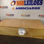 LOTE 178 - 01 CAIXA DE MADEIRA. (NO ESTADO) ATENÇÃO! FAZER A VISITAÇÃO ANTES DE ARREMATAR, NÃO SABEMOS SE FUNCIONA. LEILÃO NÃO TEM GARANTIA E NEM DEVOLUÇÃO, SUJEITO A POSSÍVEIS AVARIAS VISÍVEIS/OCULTAS E/OU AUSÊNCIA DE COMPONENTES.