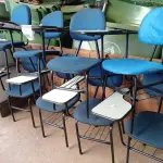 LOTE 386 - 08 CADEIRAS UNIVERSITÁRIAS (NO ESTADO) ATENÇÃO! FAZER A VISITAÇÃO ANTES DE ARREMATAR, NÃO SABEMOS SE FUNCIONA. LEILÃO NÃO TEM GARANTIA E NEM DEVOLUÇÃO, SUJEITO A POSSÍVEIS AVARIAS VISÍVEIS/OCULTAS E/OU AUSÊNCIA DE COMPONENTES.