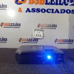 LOTE 233 - 01 PROJETOR EPSON COM HDMI (NO ESTADO) ATENÇÃO! FAZER A VISITAÇÃO ANTES DE ARREMATAR, NÃO SABEMOS SE FUNCIONA. LEILÃO NÃO TEM GARANTIA E NEM DEVOLUÇÃO, SUJEITO A POSSÍVEIS AVARIAS VISÍVEIS/OCULTAS E/OU AUSÊNCIA DE COMPONENTES.