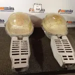 LOTE 168 - 02 LUMINÁRIAS PARA POSTE (NO ESTADO) ATENÇÃO! FAZER A VISITAÇÃO ANTES DE ARREMATAR, NÃO SABEMOS SE FUNCIONA. LEILÃO NÃO TEM GARANTIA E NEM DEVOLUÇÃO, SUJEITO A POSSÍVEIS AVARIAS VISÍVEIS/OCULTAS E/OU AUSÊNCIA DE COMPONENTES.
