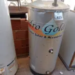 LOTE 421 - 01 AQUECEDOR BOILER (NO ESTADO) ATENÇÃO! FAZER A VISITAÇÃO ANTES DE ARREMATAR, NÃO SABEMOS SE FUNCIONA. LEILÃO NÃO TEM GARANTIA E NEM DEVOLUÇÃO, SUJEITO A POSSÍVEIS AVARIAS VISÍVEIS/OCULTAS E/OU AUSÊNCIA DE COMPONENTES.