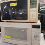 LOTE 188 - 03 MICROONDAS MARCAS E MODELOS DIVERSOS SENDO 01 COM PRATO (NO ESTADO) ATENÇÃO! FAZER A VISITAÇÃO ANTES DE ARREMATAR, NÃO SABEMOS SE FUNCIONA. LEILÃO NÃO TEM GARANTIA E NEM DEVOLUÇÃO, SUJEITO A POSSÍVEIS AVARIAS VISÍVEIS/OCULTAS E/OU AUSÊNCIA DE COMPONENTES.