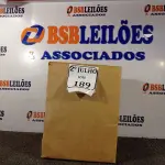 LOTE 189 - 05 KITS DE SISTEMA OPERACIONAL E APLICATIVOS PARA ESTAÇÕES DE TRABALHO E SERVIDORES. (NO ESTADO) ATENÇÃO! FAZER A VISITAÇÃO ANTES DE ARREMATAR, NÃO SABEMOS SE FUNCIONA. LEILÃO NÃO TEM GARANTIA E NEM DEVOLUÇÃO, SUJEITO A POSSÍVEIS AVARIAS VISÍVEIS/OCULTAS E/OU AUSÊNCIA DE COMPONENTES.