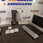 LOTE 353 - 01 NOTEBOOK ,01 HD PC DE 1TB ,01CASE PARA HD ,01 IMPRESSORA PORTÁTIL ,05 HD DE NOTEBOOKS (NO ESTADO) ATENÇÃO! FAZER A VISITAÇÃO ANTES DE ARREMATAR, NÃO SABEMOS SE FUNCIONA. LEILÃO NÃO TEM GARANTIA E NEM DEVOLUÇÃO, SUJEITO A POSSÍVEIS AVARIAS VISÍVEIS/OCULTAS E/OU AUSÊNCIA DE COMPONENTES.