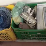 LOTE 331 - 03 CAIXA COM CABOS DIVERSOS E PERIFÉRICOS DIVERSOS (NO ESTADO) ATENÇÃO! FAZER A VISITAÇÃO ANTES DE ARREMATAR, NÃO SABEMOS SE FUNCIONA. LEILÃO NÃO TEM GARANTIA E NEM DEVOLUÇÃO, SUJEITO A POSSÍVEIS AVARIAS VISÍVEIS/OCULTAS E/OU AUSÊNCIA DE COMPONENTES.