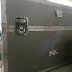 LOTE 240 - 01 CASE EM MADEIRA (NO ESTADO) ATENÇÃO! FAZER A VISITAÇÃO ANTES DE ARREMATAR, NÃO SABEMOS SE FUNCIONA. LEILÃO NÃO TEM GARANTIA E NEM DEVOLUÇÃO, SUJEITO A POSSÍVEIS AVARIAS VISÍVEIS/OCULTAS E/OU AUSÊNCIA DE COMPONENTES.