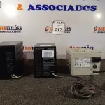 LOTE 217 - 02 ESTABILIZADORES E 01 TRANSFORMADOR DE VOLTAGEM (NO ESTADO) ATENÇÃO! FAZER A VISITAÇÃO ANTES DE ARREMATAR, NÃO SABEMOS SE FUNCIONA. LEILÃO NÃO TEM GARANTIA E NEM DEVOLUÇÃO, SUJEITO A POSSÍVEIS AVARIAS VISÍVEIS/OCULTAS E/OU AUSÊNCIA DE COMPONENTES.