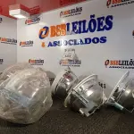 LOTE 133 - 08 LUMINÁRIAS. (NO ESTADO) ATENÇÃO! FAZER A VISITAÇÃO ANTES DE ARREMATAR, NÃO SABEMOS SE FUNCIONA. LEILÃO NÃO TEM GARANTIA E NEM DEVOLUÇÃO, SUJEITO A POSSÍVEIS AVARIAS VISÍVEIS/OCULTAS E/OU AUSÊNCIA DE COMPONENTES.