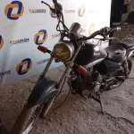 LOTE 446 - 01 MOTOCICLETA DAFRA MOD: KANSAS (NO ESTADO) ATENÇÃO! FAZER A VISITAÇÃO ANTES DE ARREMATAR, NÃO SABEMOS SE FUNCIONA. LEILÃO NÃO TEM GARANTIA E NEM DEVOLUÇÃO, SUJEITO A POSSÍVEIS AVARIAS VISÍVEIS/OCULTAS E/OU AUSÊNCIA DE COMPONENTES.