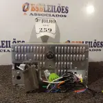 LOTE 259 - 01 APARELHO DE SOM PARA CARRO MARCA CLARION MOD:CX305B (NO ESTADO) ATENÇÃO! FAZER A VISITAÇÃO ANTES DE ARREMATAR, NÃO SABEMOS SE FUNCIONA. LEILÃO NÃO TEM GARANTIA E NEM DEVOLUÇÃO, SUJEITO A POSSÍVEIS AVARIAS VISÍVEIS/OCULTAS E/OU AUSÊNCIA DE COMPONENTES.