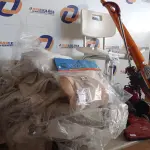 LOTE 190 - 01 CADEIRA DE BANHO PARA IDOSOS ,01 PRODUTO ORTOPEDICO ,01 CORTINA E 02 ASPIRADORES DE PÓ. (NO ESTADO) ATENÇÃO! FAZER A VISITAÇÃO ANTES DE ARREMATAR, NÃO SABEMOS SE FUNCIONA. LEILÃO NÃO TEM GARANTIA E NEM DEVOLUÇÃO, SUJEITO A POSSÍVEIS AVARIAS VISÍVEIS/OCULTAS E/OU AUSÊNCIA DE COMPONENTES.