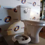 LOTE 179 - 01 VASO SANITÁRIO COM CAIXA ACOPLADA E 01 EXAUSTOR. (NO ESTADO) ATENÇÃO! FAZER A VISITAÇÃO ANTES DE ARREMATAR, NÃO SABEMOS SE FUNCIONA. LEILÃO NÃO TEM GARANTIA E NEM DEVOLUÇÃO, SUJEITO A POSSÍVEIS AVARIAS VISÍVEIS/OCULTAS E/OU AUSÊNCIA DE COMPONENTES.