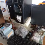 LOTE 192 - 01 LOTE COM DIVERSOS MATERIAIS DE IMFORMATICA PERIFERICOS. (NO ESTADO) ATENÇÃO! FAZER A VISITAÇÃO ANTES DE ARREMATAR, NÃO SABEMOS SE FUNCIONA. LEILÃO NÃO TEM GARANTIA E NEM DEVOLUÇÃO, SUJEITO A POSSÍVEIS AVARIAS VISÍVEIS/OCULTAS E/OU AUSÊNCIA DE COMPONENTES.