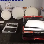 LOTE 196 - 01 LOTE COM VÁRIAS LUMINÁRIAS DE DIVERSOS MODELOS. (NO ESTADO) ATENÇÃO! FAZER A VISITAÇÃO ANTES DE ARREMATAR, NÃO SABEMOS SE FUNCIONA. LEILÃO NÃO TEM GARANTIA E NEM DEVOLUÇÃO, SUJEITO A POSSÍVEIS AVARIAS VISÍVEIS/OCULTAS E/OU AUSÊNCIA DE COMPONENTES.