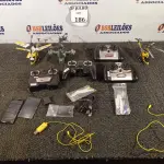 LOTE 186 - 04 CONTROLES E 03 HELICÓPTERO. (NO ESTADO) ATENÇÃO! FAZER A VISITAÇÃO ANTES DE ARREMATAR, NÃO SABEMOS SE FUNCIONA. LEILÃO NÃO TEM GARANTIA E NEM DEVOLUÇÃO, SUJEITO A POSSÍVEIS AVARIAS VISÍVEIS/OCULTAS E/OU AUSÊNCIA DE COMPONENTES.