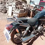 LOTE 446 - 01 MOTOCICLETA DAFRA MOD: KANSAS (NO ESTADO) ATENÇÃO! FAZER A VISITAÇÃO ANTES DE ARREMATAR, NÃO SABEMOS SE FUNCIONA. LEILÃO NÃO TEM GARANTIA E NEM DEVOLUÇÃO, SUJEITO A POSSÍVEIS AVARIAS VISÍVEIS/OCULTAS E/OU AUSÊNCIA DE COMPONENTES.