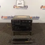 LOTE 187 - 03 APARELHOS DE SOM AUTOMOTIVO PARA RETIRADA DE PEÇAS. (NO ESTADO) ATENÇÃO! FAZER A VISITAÇÃO ANTES DE ARREMATAR, NÃO SABEMOS SE FUNCIONA. LEILÃO NÃO TEM GARANTIA E NEM DEVOLUÇÃO, SUJEITO A POSSÍVEIS AVARIAS VISÍVEIS/OCULTAS E/OU AUSÊNCIA DE COMPONENTES.