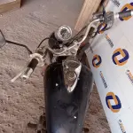 LOTE 446 - 01 MOTOCICLETA DAFRA MOD: KANSAS (NO ESTADO) ATENÇÃO! FAZER A VISITAÇÃO ANTES DE ARREMATAR, NÃO SABEMOS SE FUNCIONA. LEILÃO NÃO TEM GARANTIA E NEM DEVOLUÇÃO, SUJEITO A POSSÍVEIS AVARIAS VISÍVEIS/OCULTAS E/OU AUSÊNCIA DE COMPONENTES.
