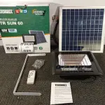 LOTE 049 - 01 REFLETOR LED SOLAR TR SUN 60W 6500K – TASHIBRA NOVO. (NO ESTADO)