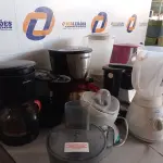 LOTE 226 - 01 LOTE COM ITENS DIVERSOS; CAFETEIRAS, BATEDEIRA, LIQUIDIFICADORES, ESPREMEDOR DE FRUTAS. (NO ESTADO) ATENÇÃO! FAZER A VISITAÇÃO ANTES DE ARREMATAR, NÃO SABEMOS SE FUNCIONA. LEILÃO NÃO TEM GARANTIA E NEM DEVOLUÇÃO, SUJEITO A POSSÍVEIS AVARIAS VISÍVEIS/OCULTAS E/OU AUSÊNCIA DE COMPONENTES.