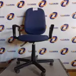 LOTE 306 - 01 CADEIRA COM ESPALDAR ALTO NA COR AZUL COM BASE GIRATORIA. (NO ESTADO) ATENÇÃO! FAZER A VISITAÇÃO ANTES DE ARREMATAR, NÃO SABEMOS SE FUNCIONA. LEILÃO NÃO TEM GARANTIA E NEM DEVOLUÇÃO, SUJEITO A POSSÍVEIS AVARIAS VISÍVEIS/OCULTAS E/OU AUSÊNCIA DE COMPONENTES.