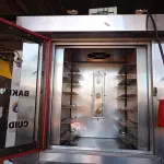 LOTE 328 - 01 FORNO COMBINADO ELÉTRICO COM ESTUFA PANIFICAÇÃO PERFECTA SUBWAY. POTÊNCIA 5500W 2,15CM DE ALTURA, 105CM DE LARGURA E0,68CM DE PROFUNDIDADE (NO ESTADO) ATENÇÃO! FAZER A VISITAÇÃO ANTES DE ARREMATAR, NÃO SABEMOS SE FUNCIONA. LEILÃO NÃO TEM GARANTIA E NEM DEVOLUÇÃO, SUJEITO A POSSÍVEIS AVARIAS VISÍVEIS/OCULTAS E/OU AUSÊNCIA DE COMPONENTES.