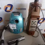LOTE 203 - 02 ASPIRADORES DE PÓ MARCAS E MODELOS DIVERSOS. (NO ESTADO) ATENÇÃO! FAZER A VISITAÇÃO ANTES DE ARREMATAR, NÃO SABEMOS SE FUNCIONA. LEILÃO NÃO TEM GARANTIA E NEM DEVOLUÇÃO, SUJEITO A POSSÍVEIS AVARIAS VISÍVEIS/OCULTAS E/OU AUSÊNCIA DE COMPONENTES.
