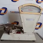 LOTE 214 - 01 BALANÇA ANTIGA COM CAPACIDADE MÁXIMA DE 10 KG INCOMPLETA. (NO ESTADO) ATENÇÃO! FAZER A VISITAÇÃO ANTES DE ARREMATAR, NÃO SABEMOS SE FUNCIONA. LEILÃO NÃO TEM GARANTIA E NEM DEVOLUÇÃO, SUJEITO A POSSÍVEIS AVARIAS VISÍVEIS/OCULTAS E/OU AUSÊNCIA DE COMPONENTES.