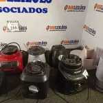 LOTE 216 - 09 BASES DE LIQUIDIFICADOR, 01 BATEDEIRA E 01 COPO DE LIQUIDIFICADOR. (NO ESTADO) ATENÇÃO! FAZER A VISITAÇÃO ANTES DE ARREMATAR, NÃO SABEMOS SE FUNCIONA. LEILÃO NÃO TEM GARANTIA E NEM DEVOLUÇÃO, SUJEITO A POSSÍVEIS AVARIAS VISÍVEIS/OCULTAS E/OU AUSÊNCIA DE COMPONENTES.