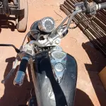 LOTE 446 - 01 MOTOCICLETA DAFRA MOD: KANSAS (NO ESTADO) ATENÇÃO! FAZER A VISITAÇÃO ANTES DE ARREMATAR, NÃO SABEMOS SE FUNCIONA. LEILÃO NÃO TEM GARANTIA E NEM DEVOLUÇÃO, SUJEITO A POSSÍVEIS AVARIAS VISÍVEIS/OCULTAS E/OU AUSÊNCIA DE COMPONENTES.
