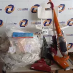 LOTE 190 - 01 CADEIRA DE BANHO PARA IDOSOS ,01 PRODUTO ORTOPEDICO ,01 CORTINA E 02 ASPIRADORES DE PÓ. (NO ESTADO) ATENÇÃO! FAZER A VISITAÇÃO ANTES DE ARREMATAR, NÃO SABEMOS SE FUNCIONA. LEILÃO NÃO TEM GARANTIA E NEM DEVOLUÇÃO, SUJEITO A POSSÍVEIS AVARIAS VISÍVEIS/OCULTAS E/OU AUSÊNCIA DE COMPONENTES.