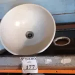 LOTE 177 - 02 CUBAS DE PIA PARA BANHEIRO COM 02 PEDRAS (NO ESTADO) ATENÇÃO! FAZER A VISITAÇÃO ANTES DE ARREMATAR, NÃO SABEMOS SE FUNCIONA. LEILÃO NÃO TEM GARANTIA E NEM DEVOLUÇÃO, SUJEITO A POSSÍVEIS AVARIAS VISÍVEIS/OCULTAS E/OU AUSÊNCIA DE COMPONENTES.