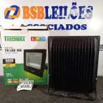 LOTE 056 - 01 REFLETOR TR LED 100W 3000K PRETO – TASHIBRA NOVO. (NO ESTADO)