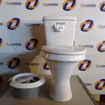 LOTE 179 - 01 VASO SANITÁRIO COM CAIXA ACOPLADA E 01 EXAUSTOR. (NO ESTADO) ATENÇÃO! FAZER A VISITAÇÃO ANTES DE ARREMATAR, NÃO SABEMOS SE FUNCIONA. LEILÃO NÃO TEM GARANTIA E NEM DEVOLUÇÃO, SUJEITO A POSSÍVEIS AVARIAS VISÍVEIS/OCULTAS E/OU AUSÊNCIA DE COMPONENTES.