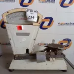 LOTE 214 - 01 BALANÇA ANTIGA COM CAPACIDADE MÁXIMA DE 10 KG INCOMPLETA. (NO ESTADO) ATENÇÃO! FAZER A VISITAÇÃO ANTES DE ARREMATAR, NÃO SABEMOS SE FUNCIONA. LEILÃO NÃO TEM GARANTIA E NEM DEVOLUÇÃO, SUJEITO A POSSÍVEIS AVARIAS VISÍVEIS/OCULTAS E/OU AUSÊNCIA DE COMPONENTES.